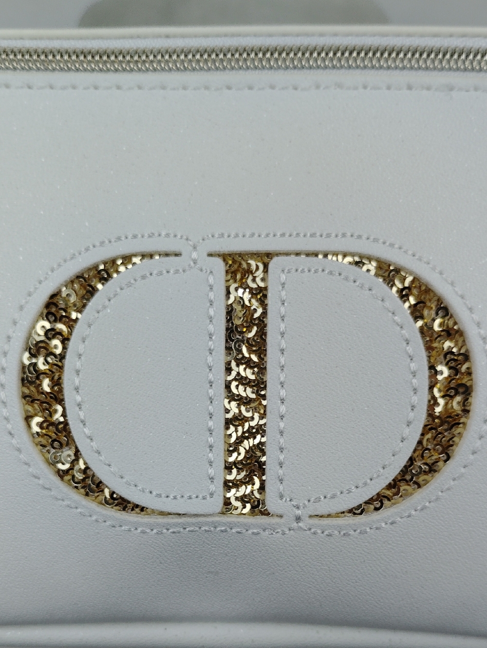 Christian Dior Cosmetic Pouch. - Picture 2 of 11